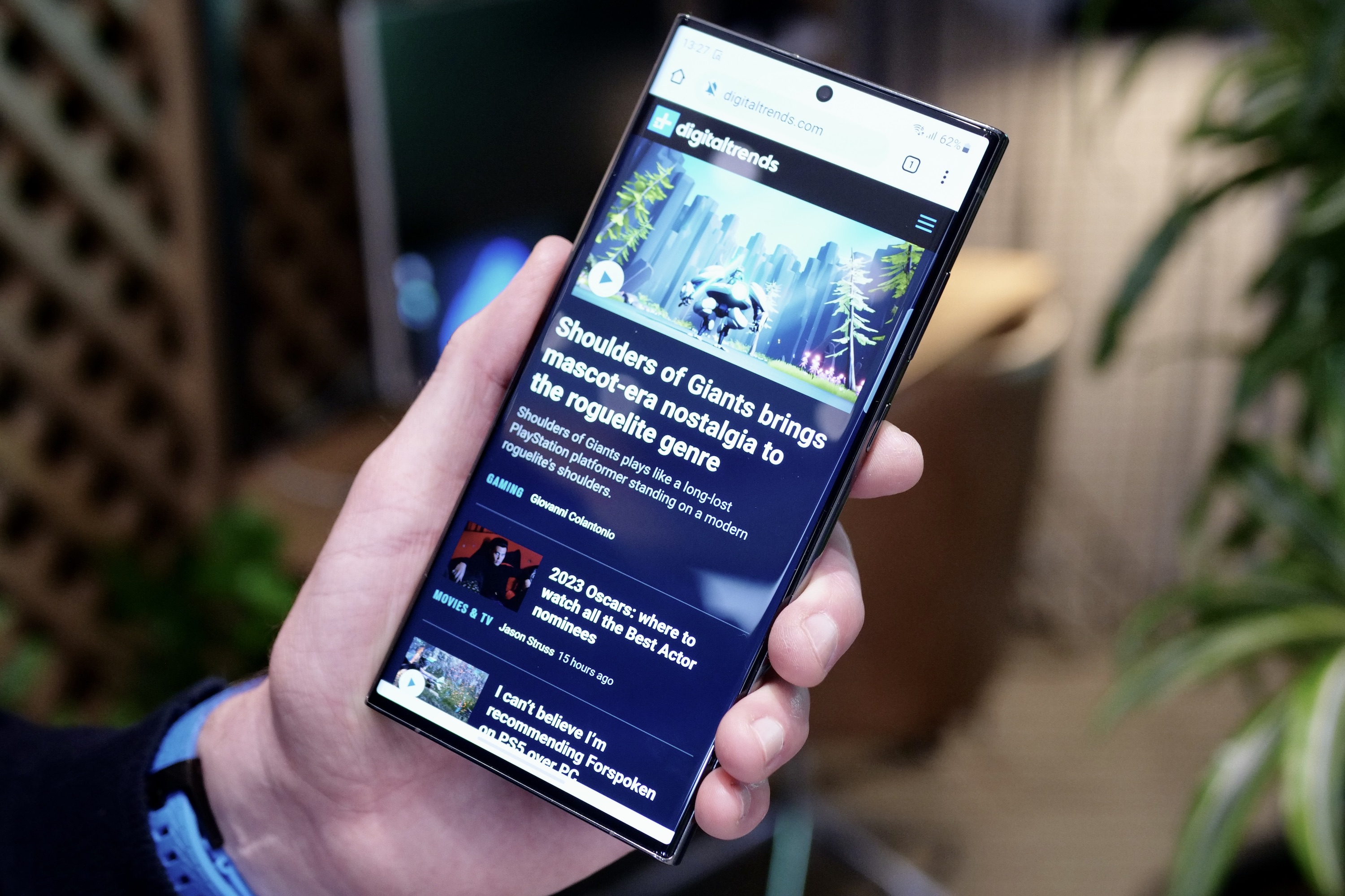 O Samsung Galaxy S23 Ultra mostrando o navegador.
