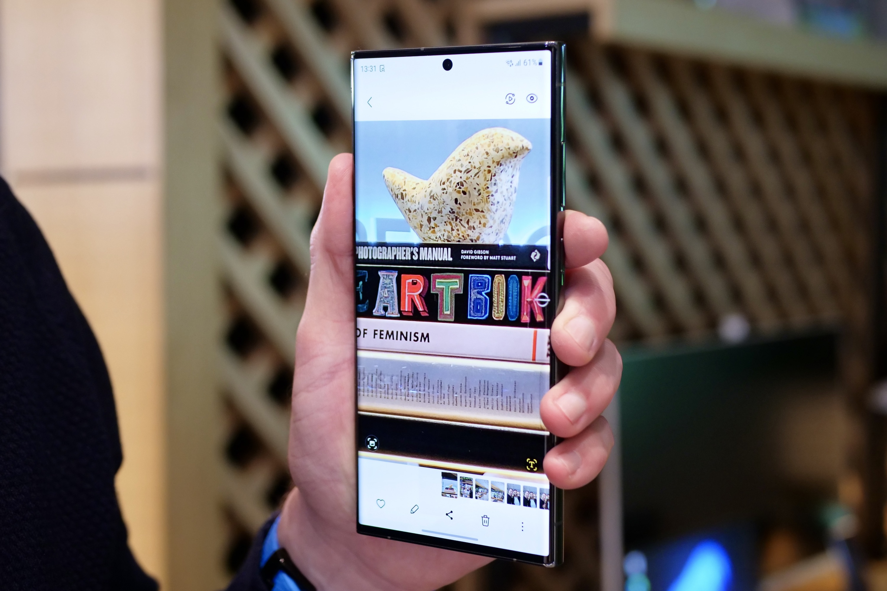 Samsung Galaxy S23 Ultra mostrando uma foto ampliada.