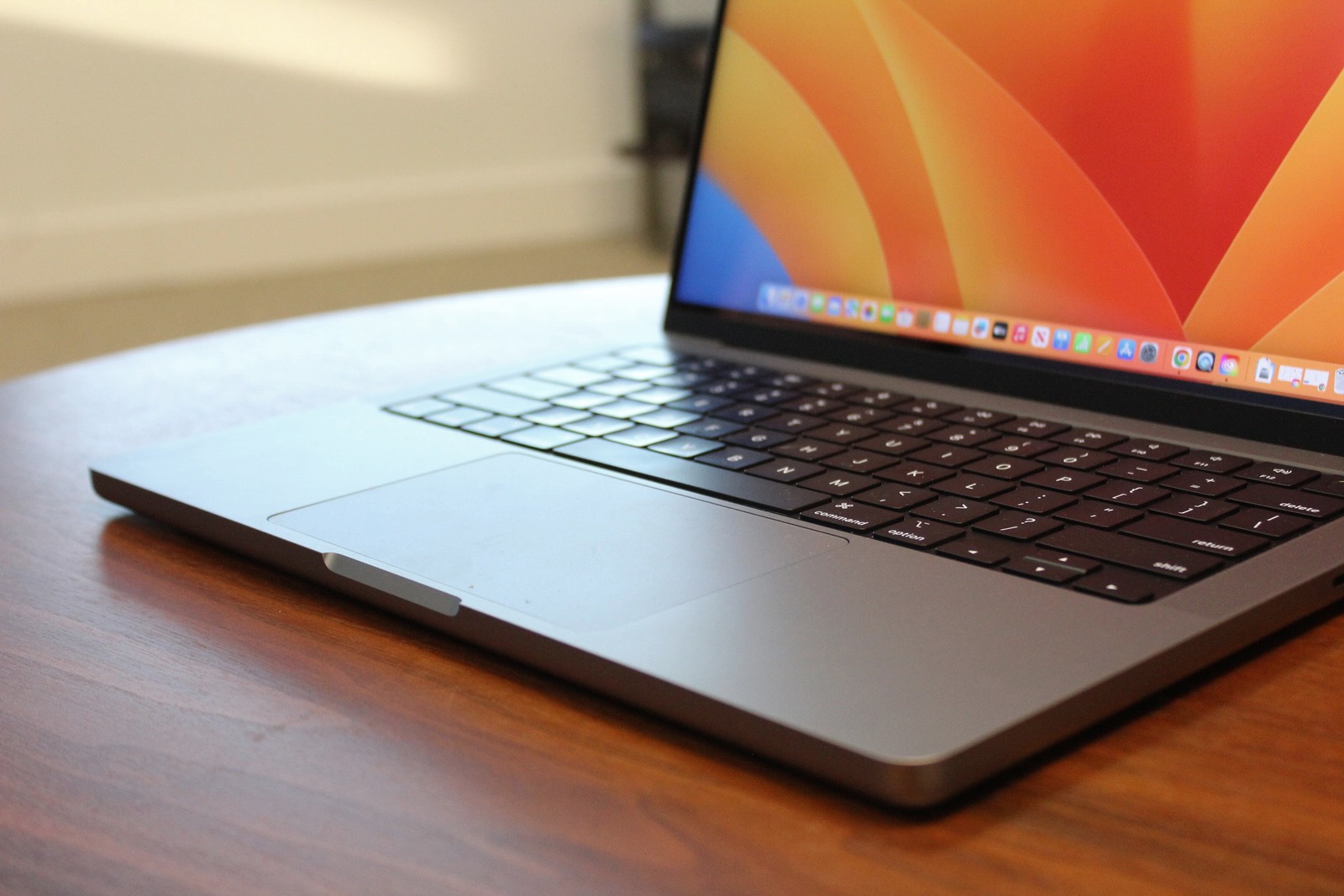 O teclado e o trackpad do MacBook Pro de 14 polegadas.