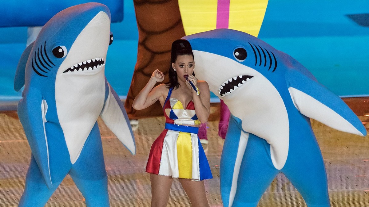 5. Katy Perry's Short Blue Hair Outfit at the 2015 Super Bowl Halftime Show - wide 6