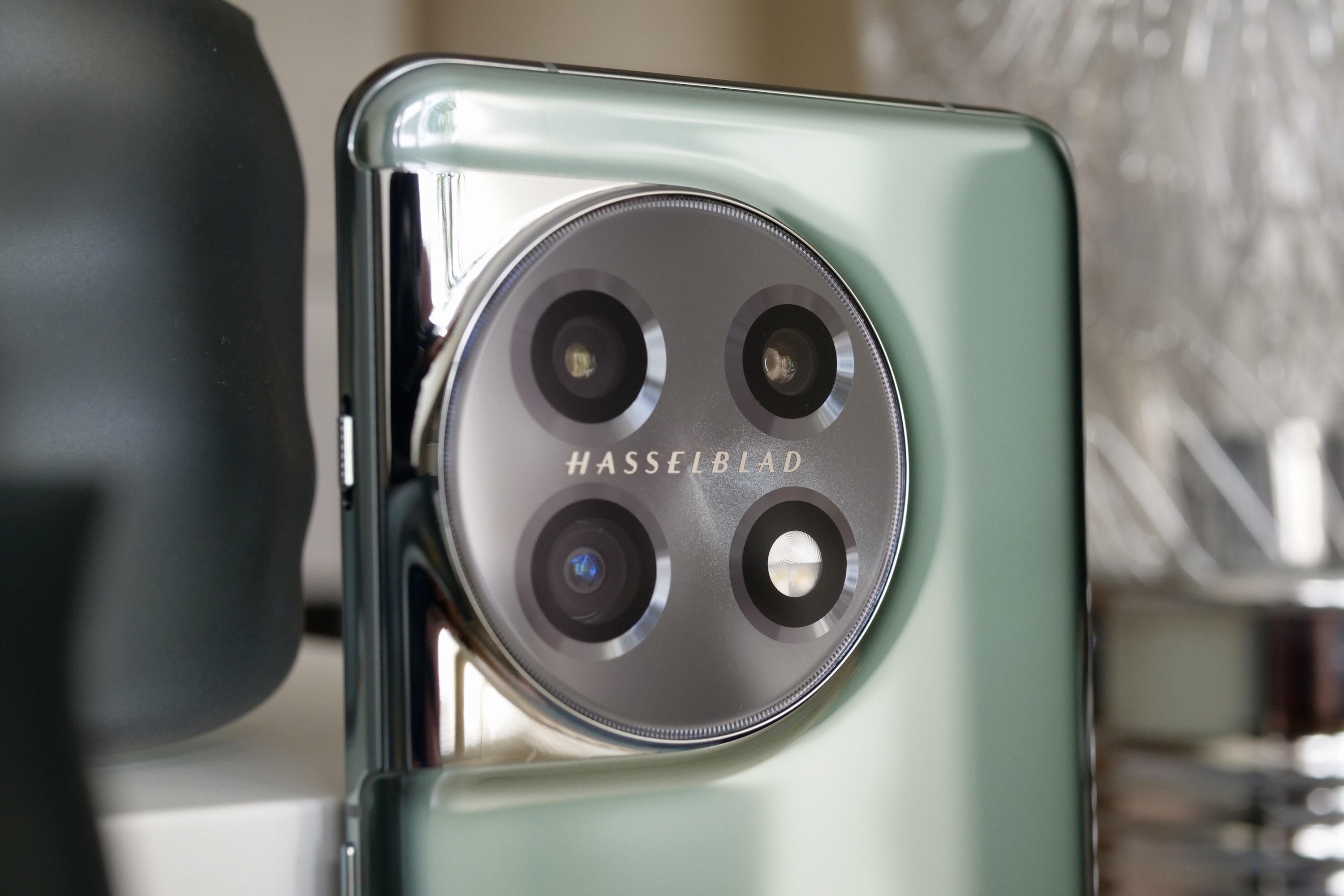 O módulo de câmera do OnePlus 11.