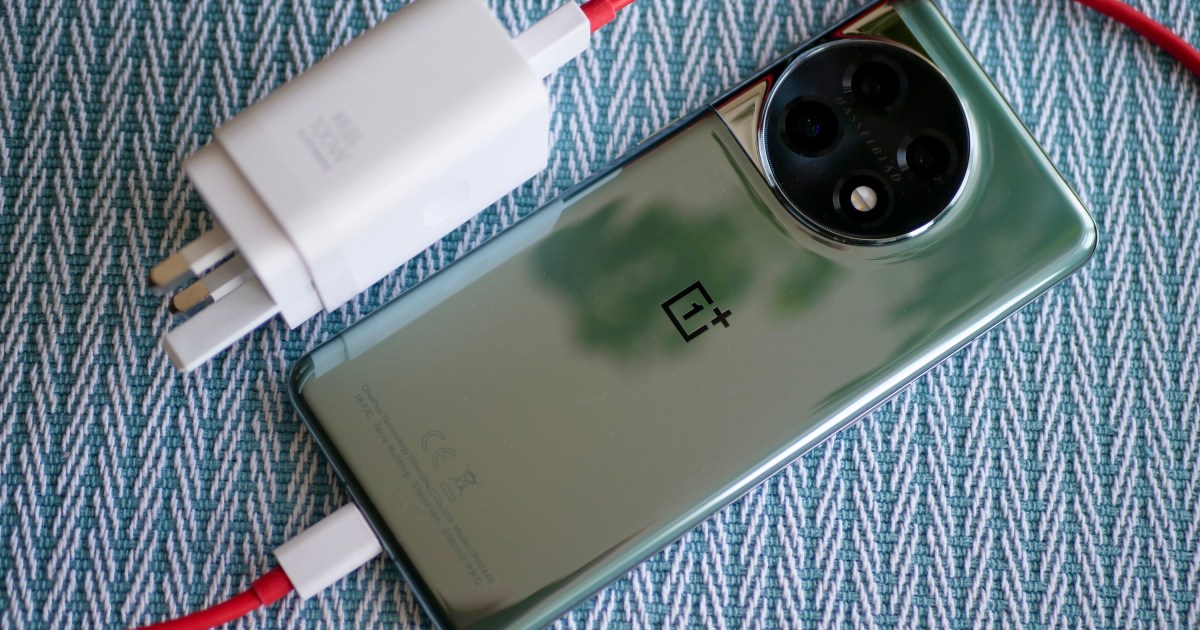 In de genade van molen ijzer Does the OnePlus 11 come with a charger? What you get in the box | Digital  Trends