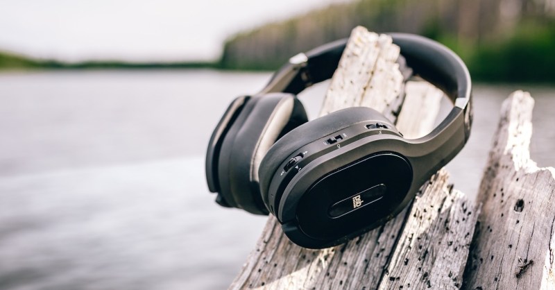 The first wireless hi-res headphones with UWB will arrive in
2024