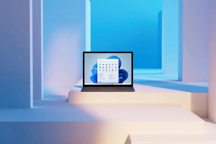 Una computadora portátil con Windows 11.