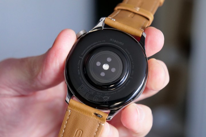 Fondello e sensore di frequenza cardiaca dello Xiaomi Watch S1 Pro.