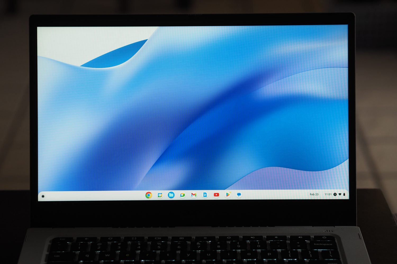 Vista frontal do Acer Chromebook Vero 514 mostrando a tela.