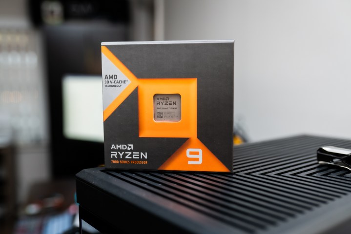Ryzen 9 7950X3D di AMD seduto nella scatola.
