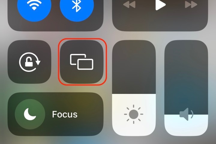 AirPlay-Bildschirmspiegelungsoption im Kontrollzentrum für iOS.