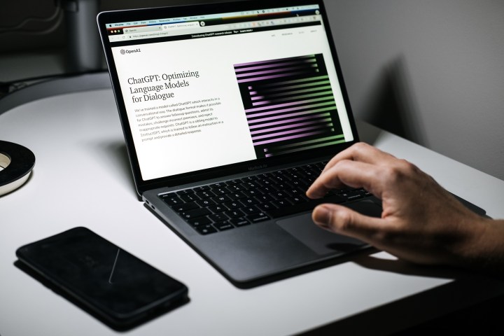 Un laptop si è aperto sul sito Web CHATGPT