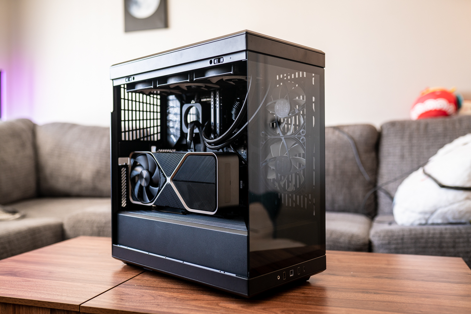 HYTE Y40 PC Case Review