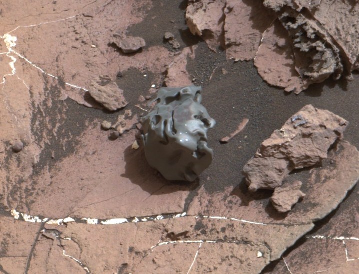 El meteorito Egg Rock descubierto en Marte.