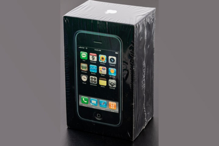 Un iPhone original de 2007 sellado en su caja original.