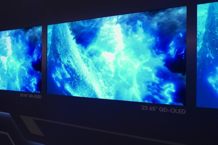 Стена телевизоров QD-OLED на выставке CES 2023.