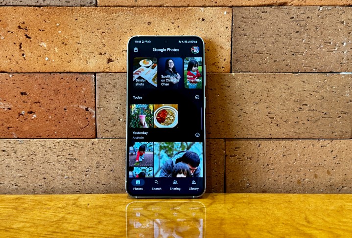 Samsung Galaxy S23 showing Google Photos