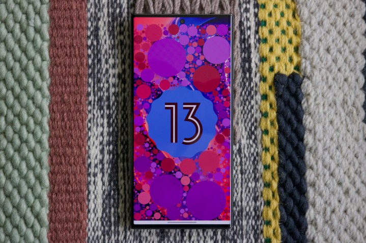 Logo di Android 13 sul Samsung Galaxy S23 Ultra.