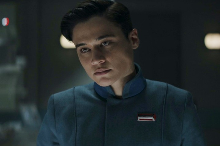 Elia Kane usa un uniforme de New Republic en el episodio 3 de la temporada 3 de The Mandalorian.