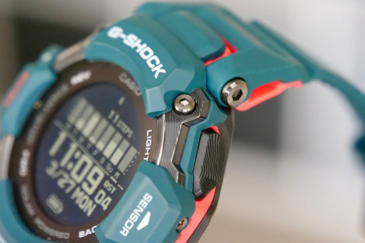G-Shock GBD-H2000 पर साइड बटन।