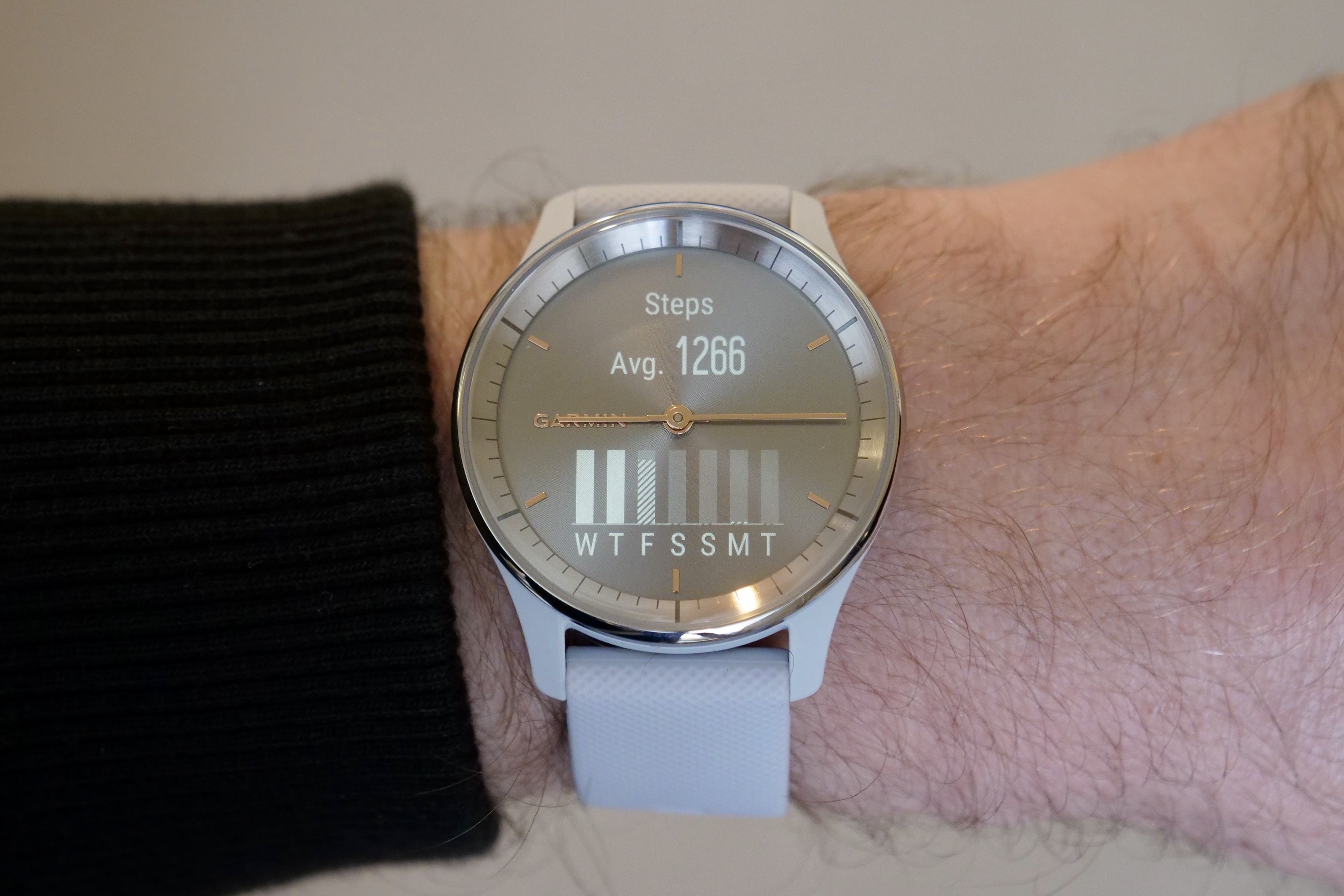 Garmin Vivomove review: The fitness watch you can wear to a wedding - CNET