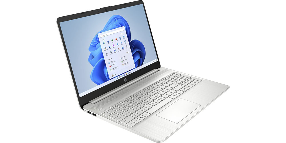O laptop HP de 15 polegadas em um ângulo lateral.