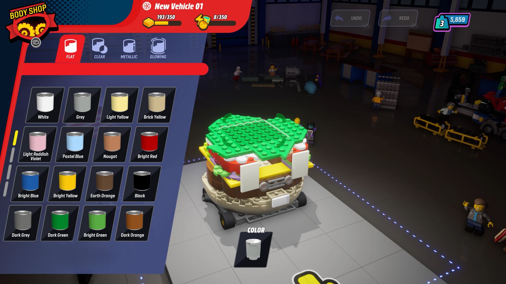 Um jogador personaliza um carro de hambúrguer em Lego 2K Drive.