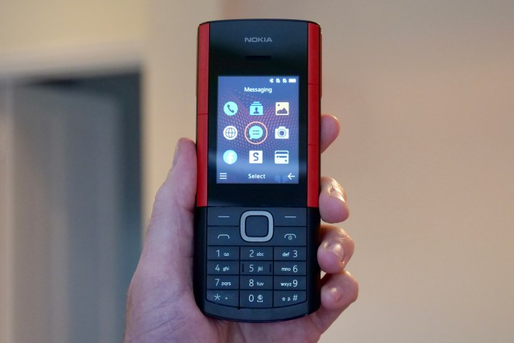 قسمت جلویی Nokia 5710 XpressAudio.