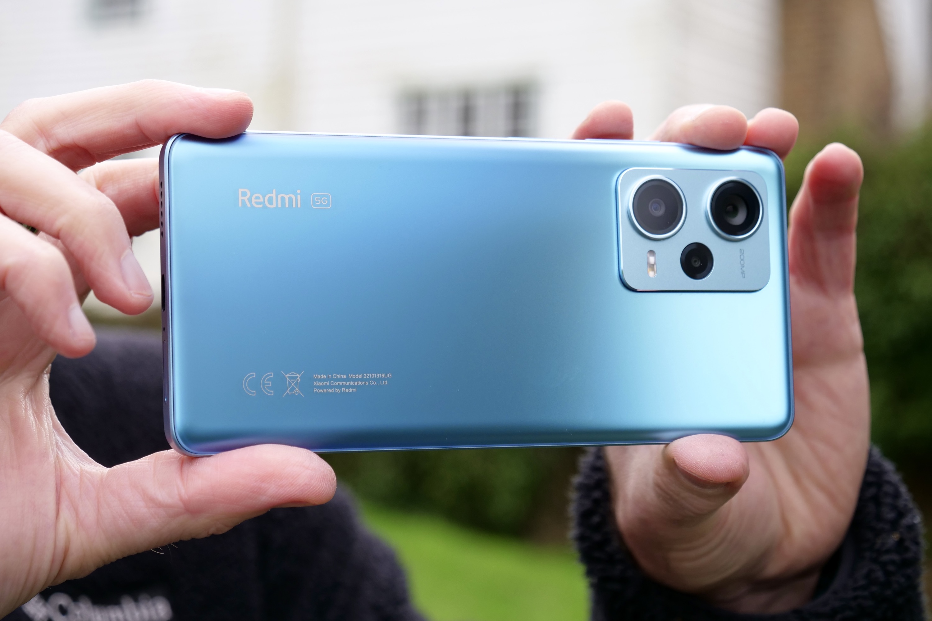 Good news, phones with 200MP cameras are getting cheaper