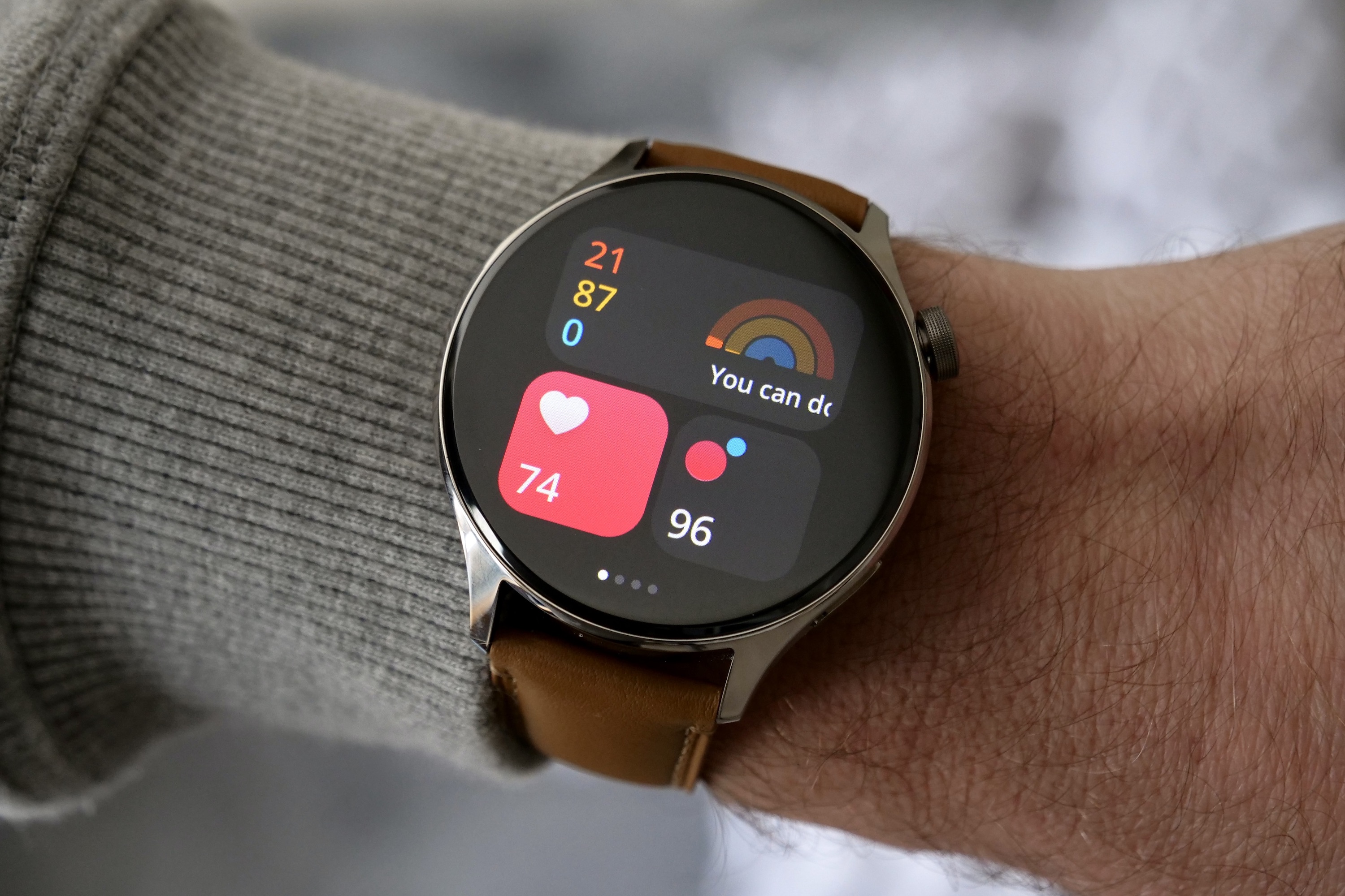 This smartwatch shows how bad the Pixel Watch's software is