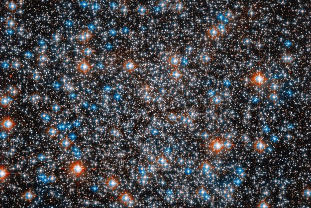 technology trends This image shows just a portion of M55, the cluster as a whole appears spherical because the stars’ intense gravitational attraction pulls them together. Hubble’s clear view above Earth’s atmosphere resolves individual stars in this cluster. Ground-based telescopes can also resolve individual stars in M55, but fewer stars are visible.
