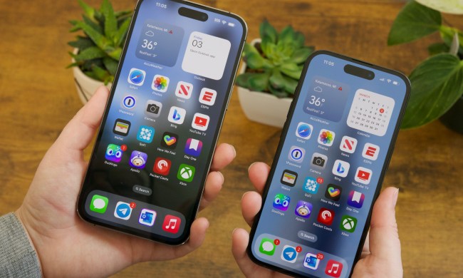 Someone holding an iPhone 14 Pro Max and iPhone 14 Pro next to each other.