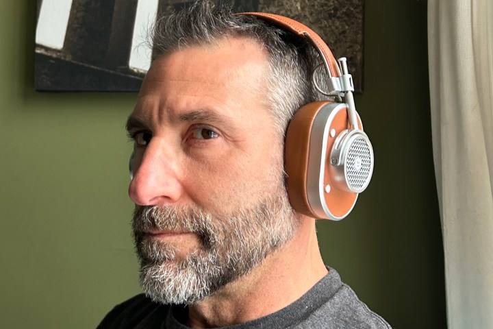 Side view of man wearing M&D MH40 Wireless 2023.