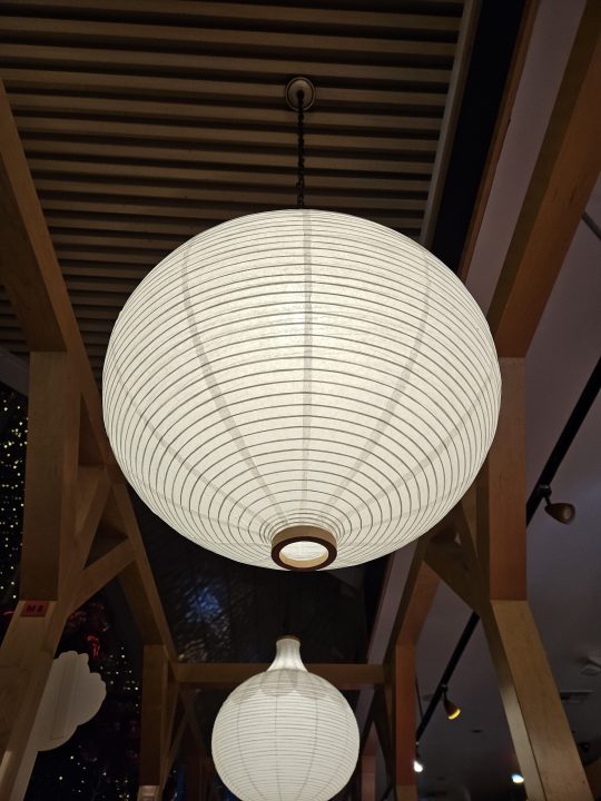 Lanterna del ristorante catturata da Galaxy S23