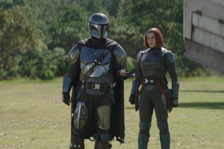 Din Djarin se para frente a Bo-Katan en el episodio 3 de la temporada 6 de The Mandalorian.