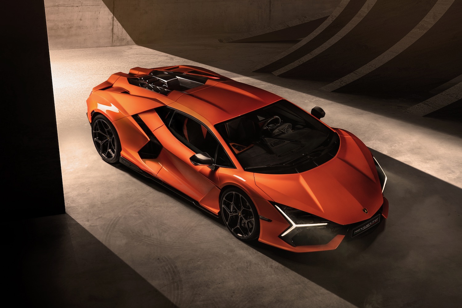 Lamborghini Revuelto: a super plug-in hybrid - Vimarsana News