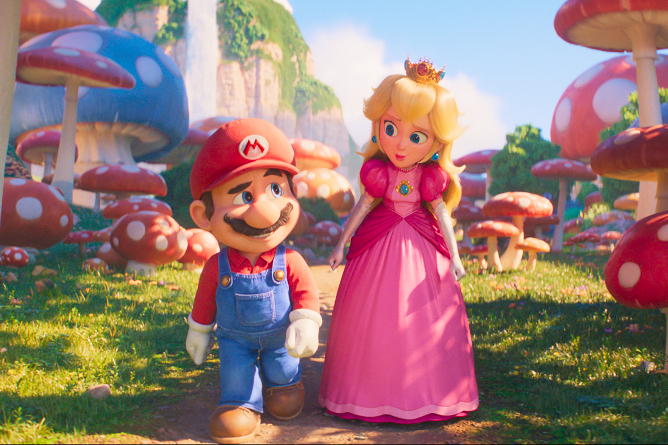 Mario e Peach caminham por um campo de cogumelos em The Super Mario Bros. Movie.