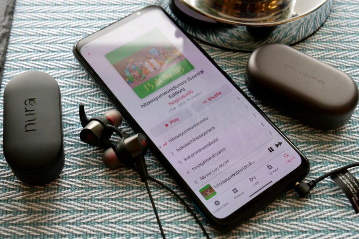 Música tocando através do Apple Music no Asus ROG Phone 7 Ultimate.