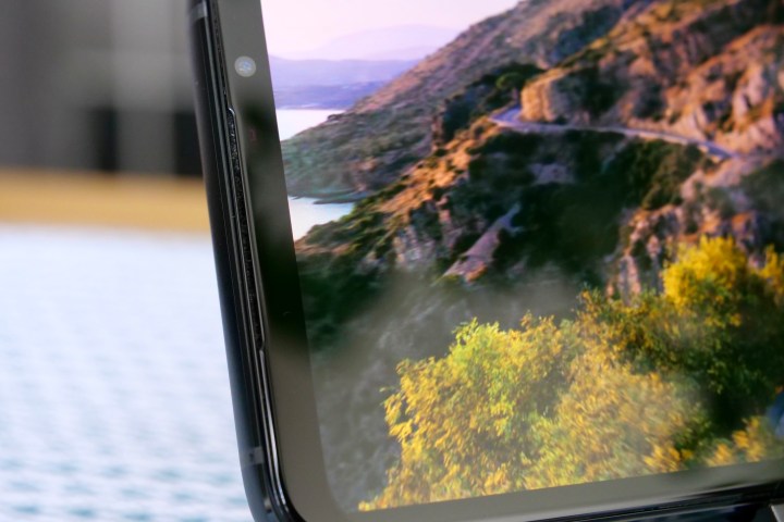 O alto-falante na lateral do Asus ROG Phone 7 Ultimate.