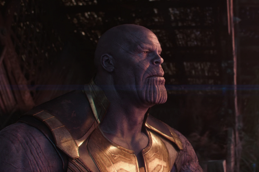 Thanos olha para o pôr do sol no final de Vingadores: Guerra Infinita.