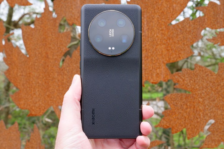 The back of the Xiaomi 13 Ultra, held in a man's hand.