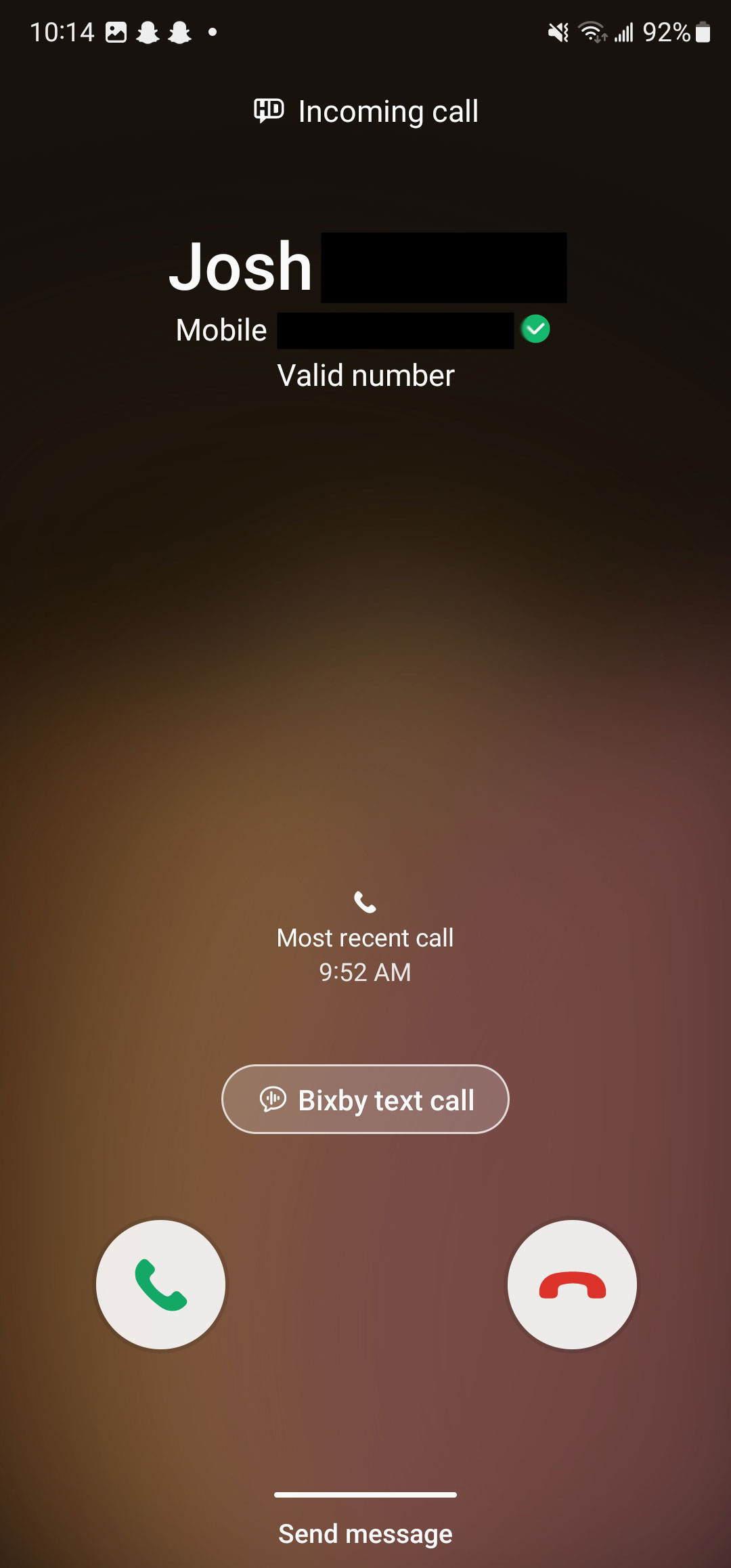 Скриншот входящего звонка на телефоне Android.