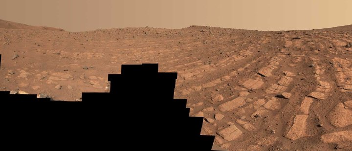 Os cientistas acham que essas bandas de rochas podem ter sido formadas por um rio muito rápido e profundo – a primeira evidência desse tipo foi encontrada em Marte.  O rover Perseverance Mars da NASA capturou esta cena em um local apelidado de “Skrinkle Haven” usando sua câmera Mastcam-Z entre 28 de fevereiro e 9 de março de 2023.