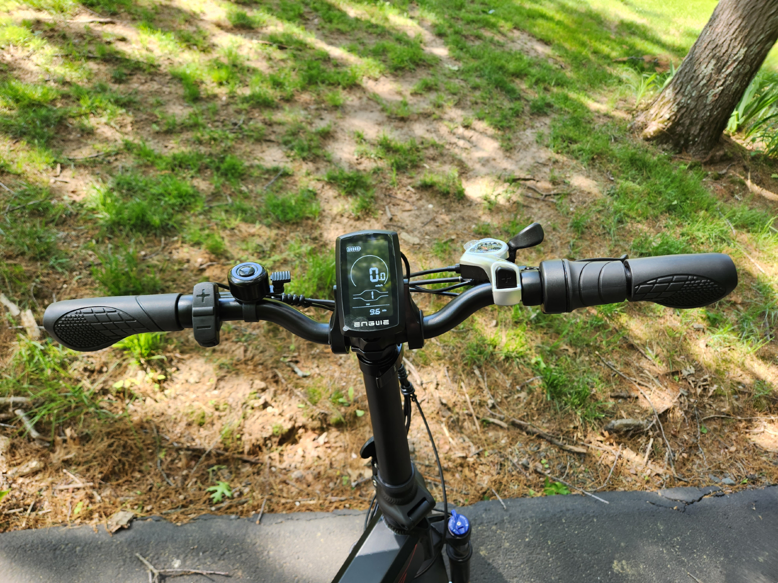 O visor de LED da e-bike ENGWE EP-2 Pro é fácil de ler.