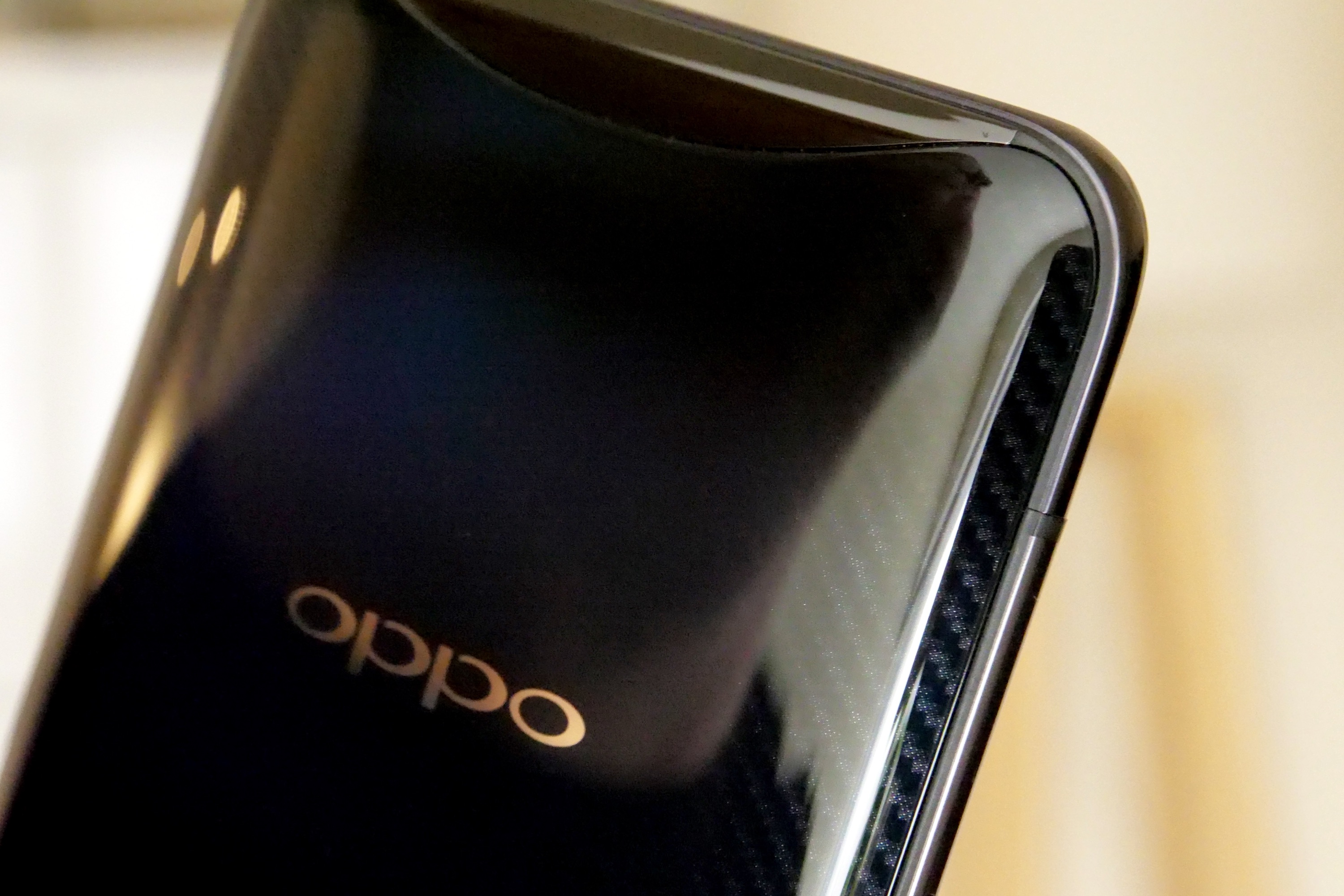 The carbon effect on the back of the Oppo Find X Lamborghini Edition.