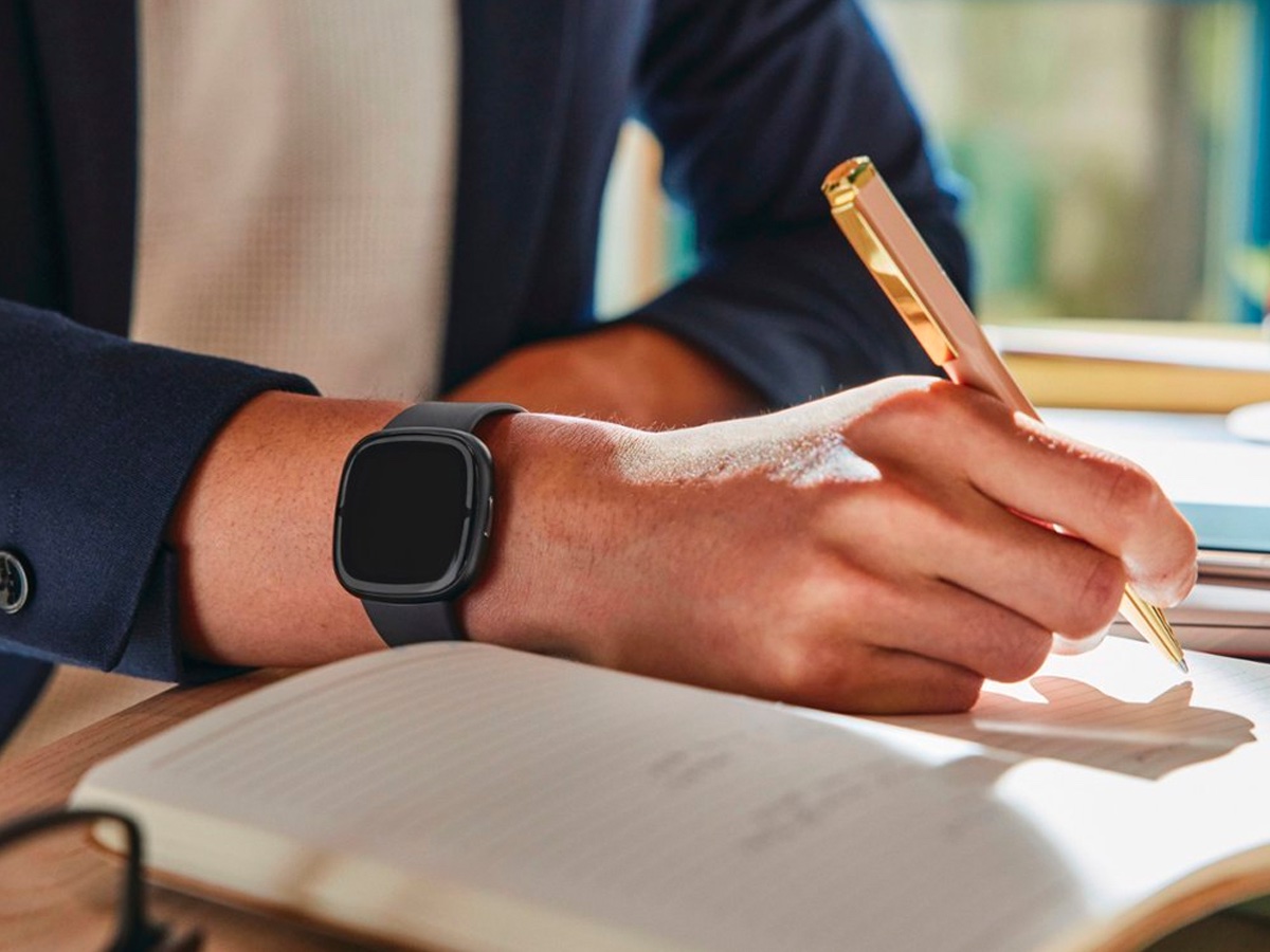 Don't Miss These Fitbit Deals on the Sense 2, Charge 6, and Versa 4 - Vimarsana News