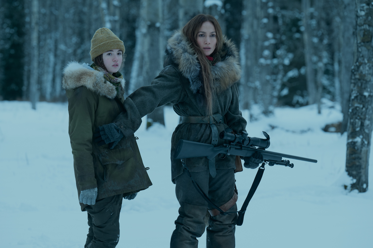 Jennifer Lopez protege uma garota com uma arma de The Mother.