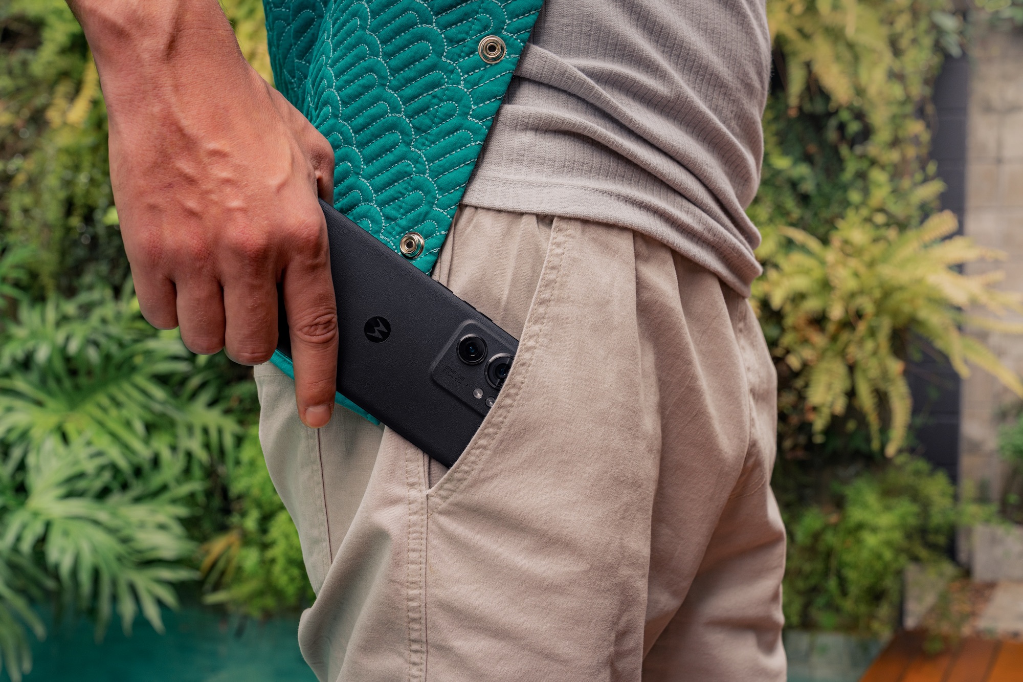 Motorola's newest phone has something we've never seen before - Vimarsana News
