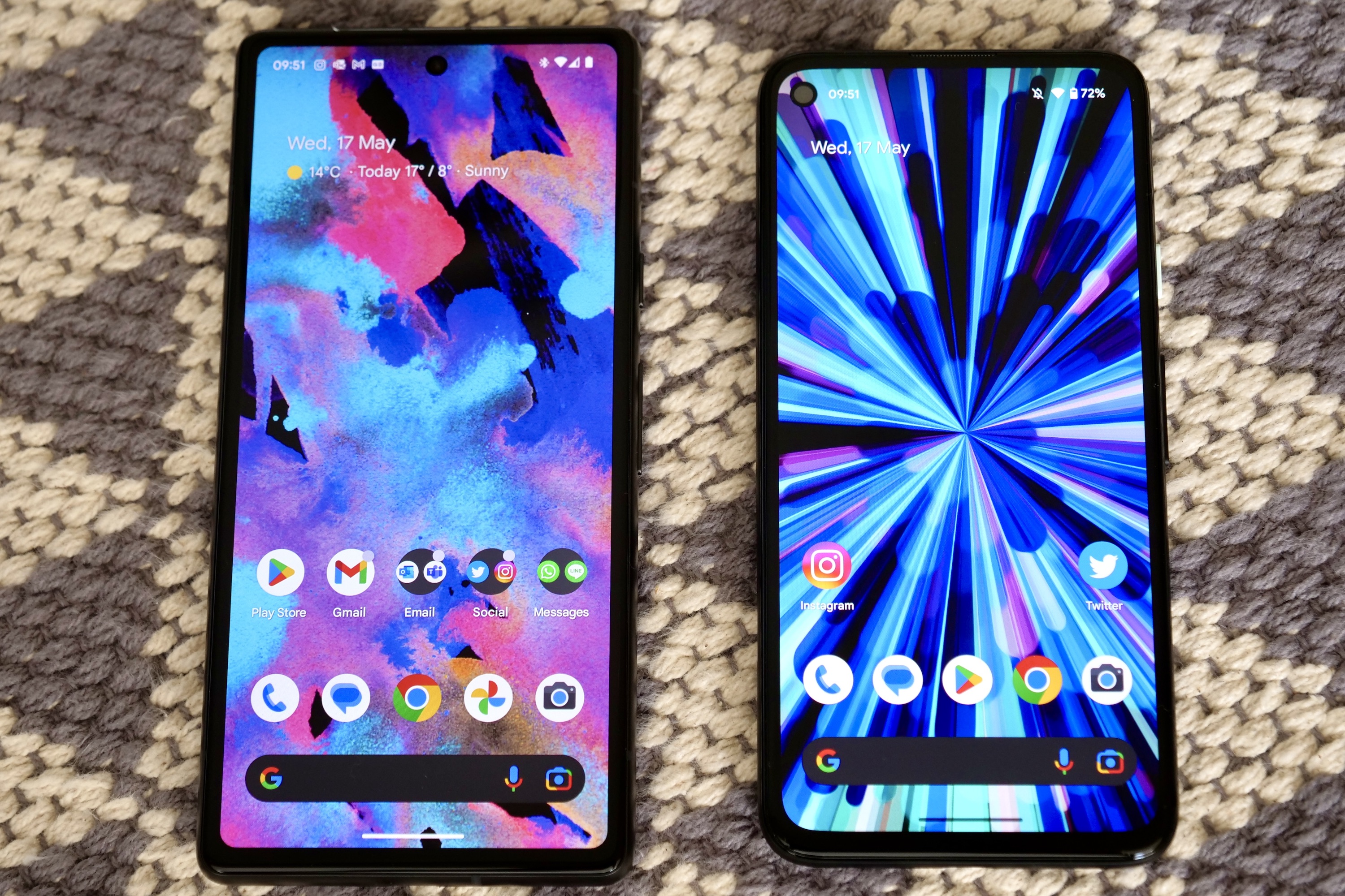 The Pixel 7a and Pixel 4a's screens.