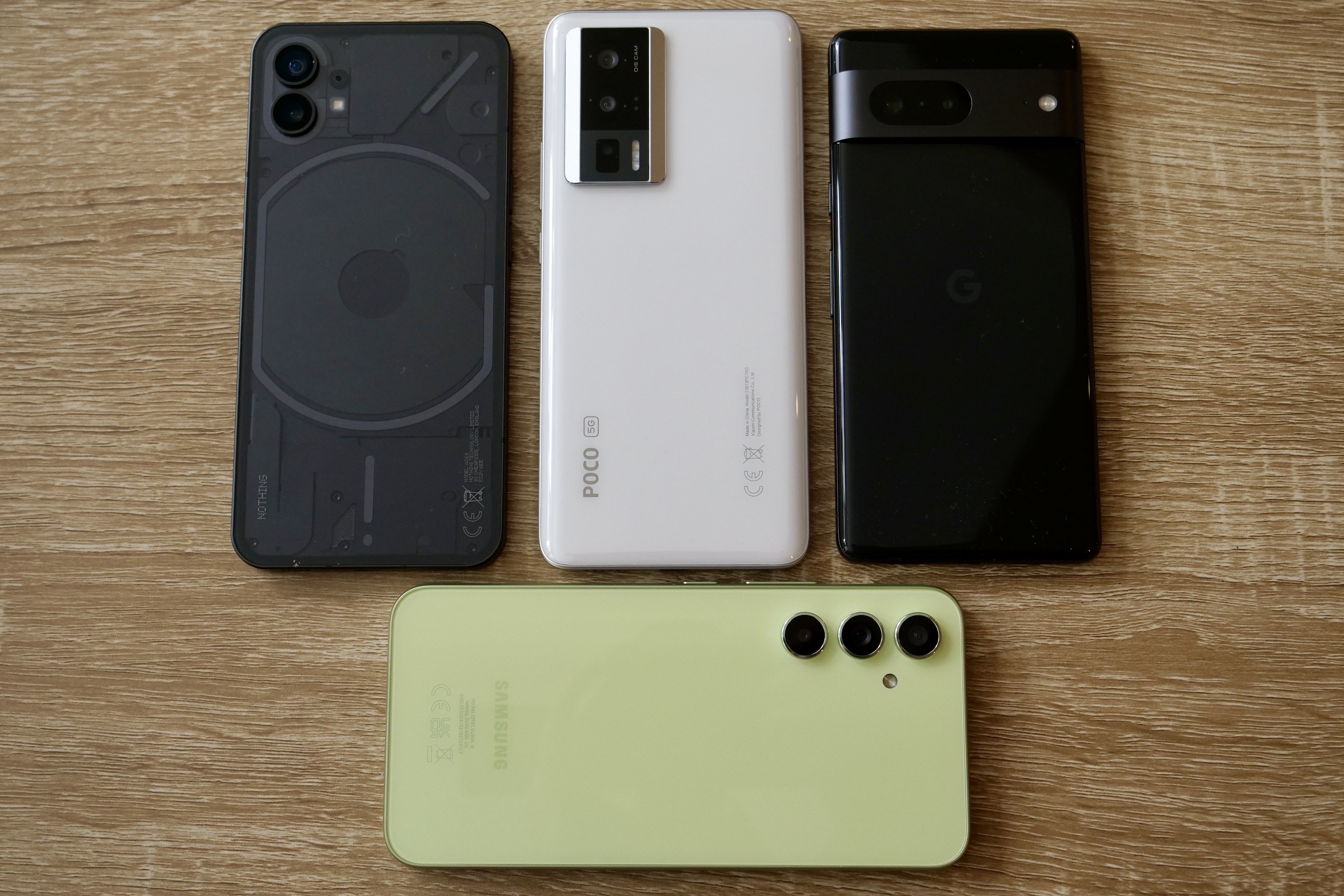 O Poco F5 Pro com o Nothing Phone 1, o Galaxy A54 e o Pixel 7.