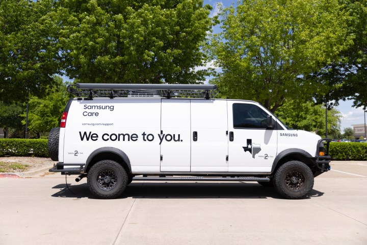 Van de serviço "We Come to You" da Samsung.