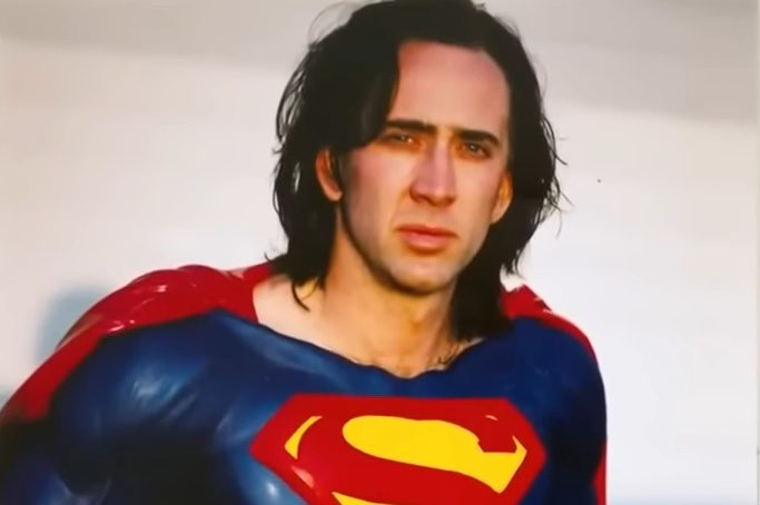 Nicolas Cage vestido como Superman em um tiro na cabeça em 