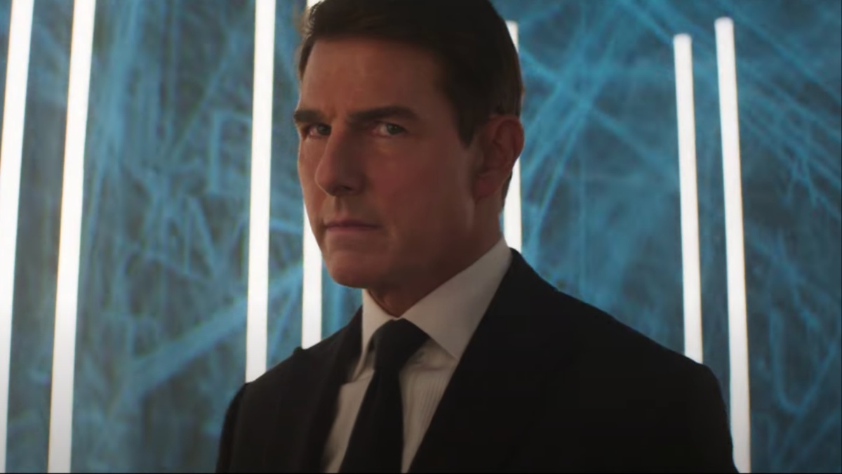 Tom Cruise olha e encara em Mission: Impossible – Dead Reckoning Part One.
